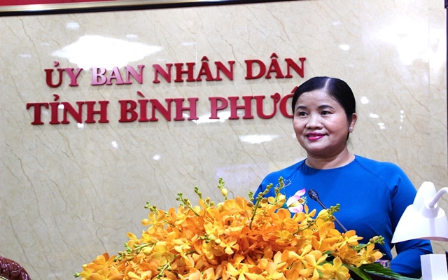 Bà Trần Tuệ Hiền - Phó Bí thư Tỉnh ủy, Chủ tịch UBND tỉnh Bình Phước phát biểu tại hội nghị