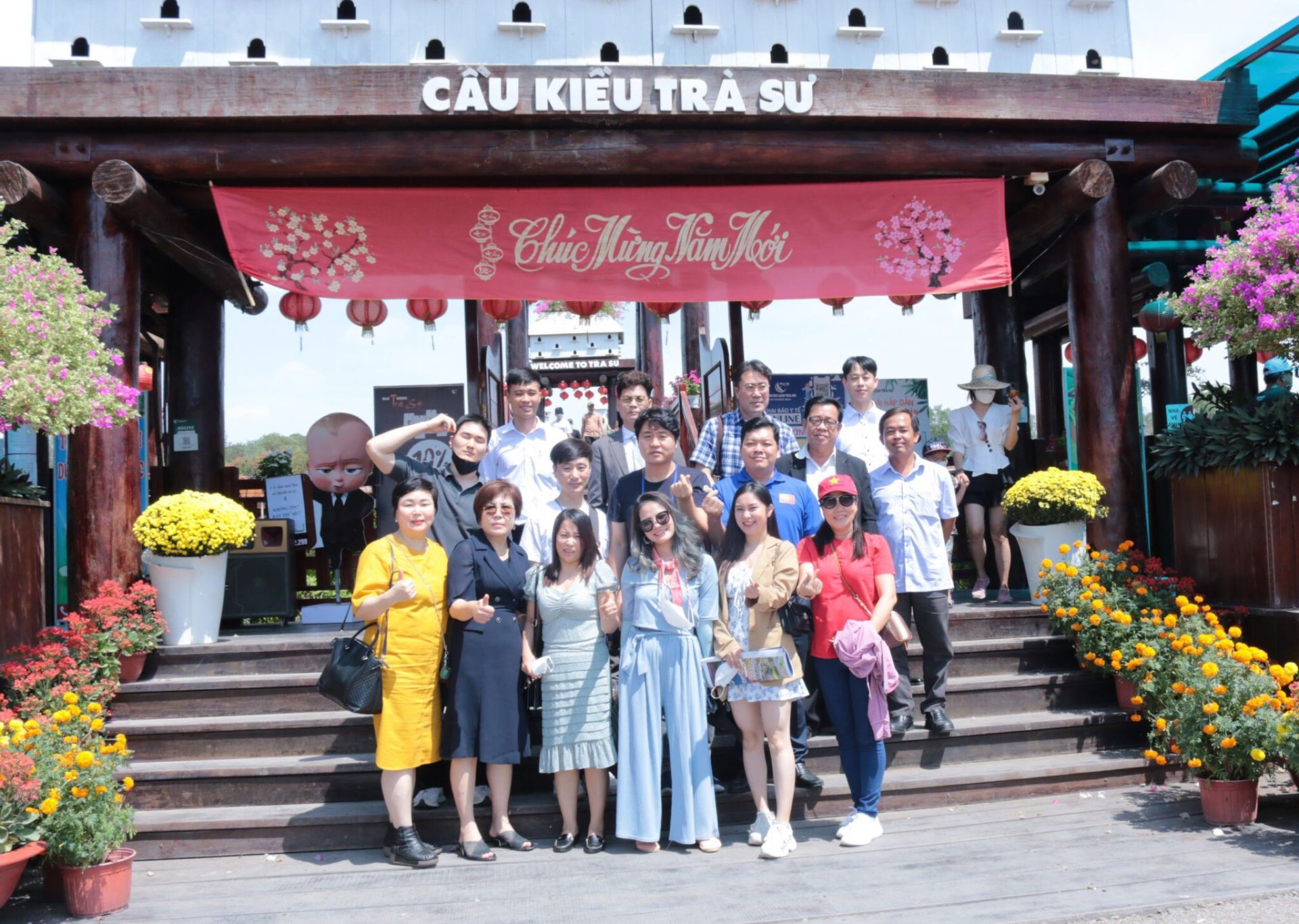 The group of international tourists (Korea) for the first time after the Covid-19 pandemic came to check-in Tra Su Ecological Park on February 20, 2022