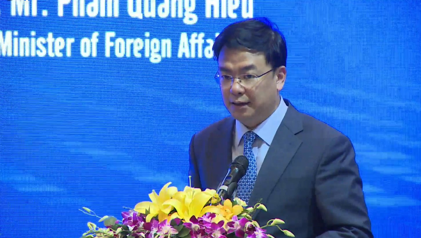 Mr Pham Quang Hieu - Deputy Minister of Foreign Affairs, Chairman of the State Committee on Foreign Vietnamese, gave a speech.