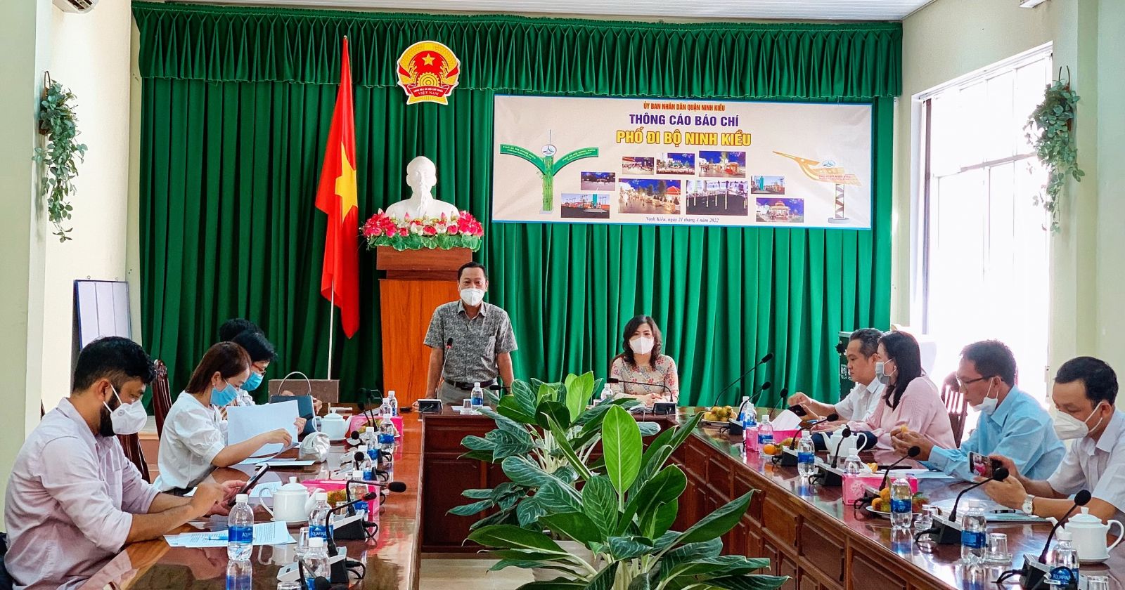 Buổi họp báo công bố về tuyến phố đi bộ Ninh Kiều. Ảnh: Kiều Mai