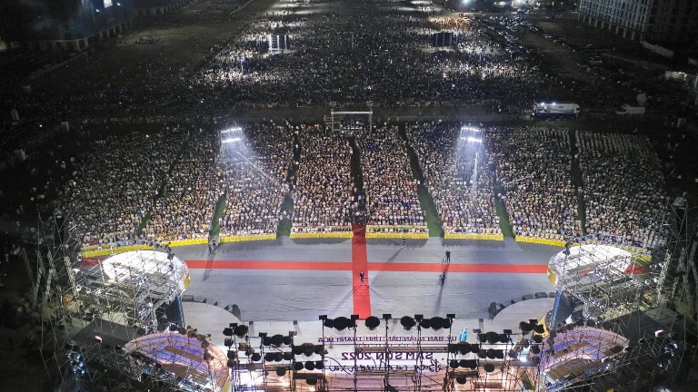 Hàng nghìn người dân và du khách Sầm Sơn hào hứng trong đêm Khai mạc Lễ hội du lịch biển Sầm Sơn 2022