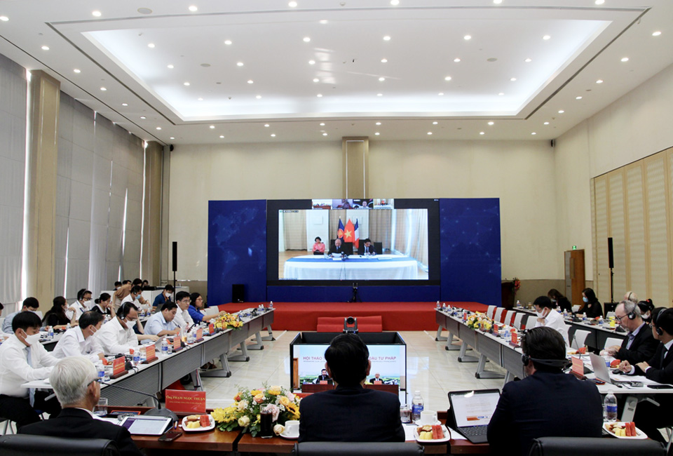 Representatives attend an investment promotion teleconference co-organized by the Binh Duong government and Becamex IDC – PHOTO: COURTESY OF BECAMEX IDC