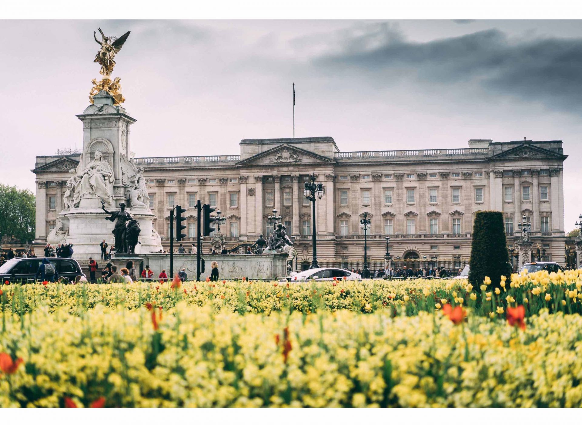 You'll be met with a curving marble staircase with pictures
of Queen Victoria hanging on the walls as soon as you go
past the palace's threshold into the grand hall. The home is
illuminated by a dazzling array of red and gold accent
lights.

The area leading to the East Balcony, where Prince Wil-
liam and Duchess Catherine Middleton exchanged a kiss in

front of the world during their wedding ceremony in April
2011, is the royal gathering and reception location in the
throne room.