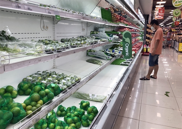 People buy organic vegetables at a supermarket in HCM City. — VNA/VNS Photo