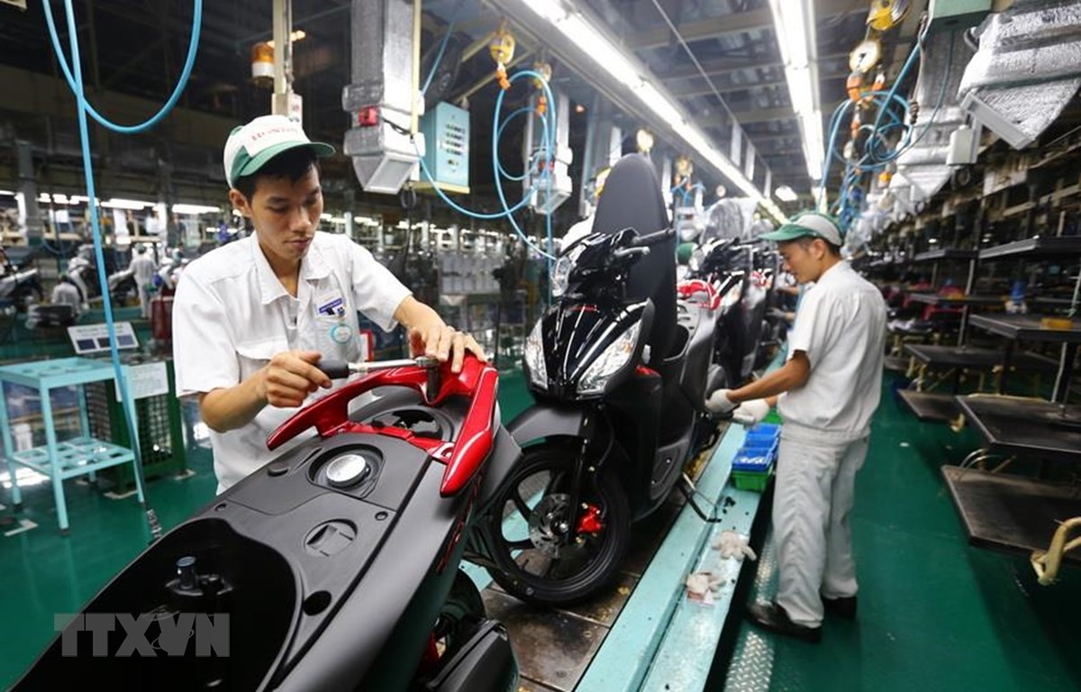 Assemblying motorcycles at Honda Vietnam, one of successful Japanese--run businesses in Vietnam. (Photo: VNA)