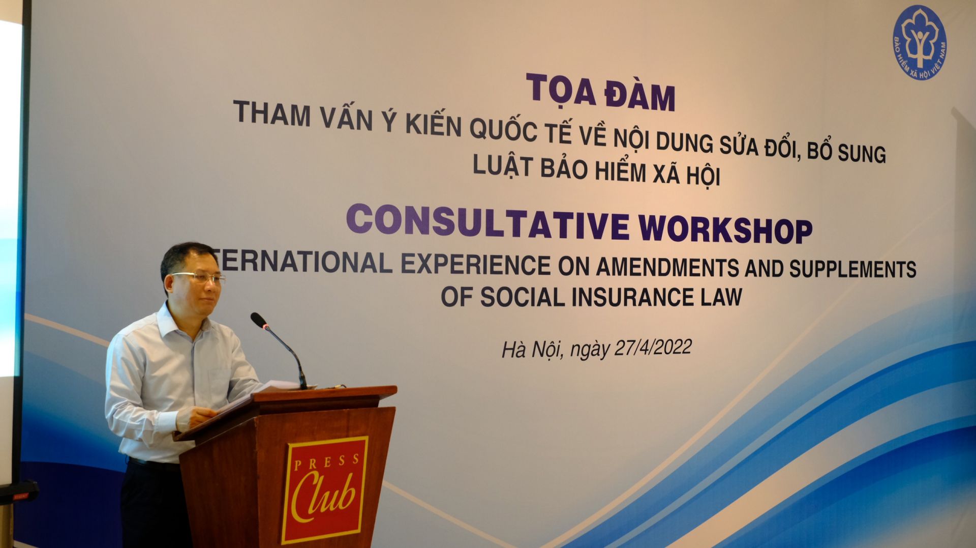 Phó Tổng Giám đốc BHXH Việt Nam Lê Hùng Sơn phát biểu tại Tọa đàm.