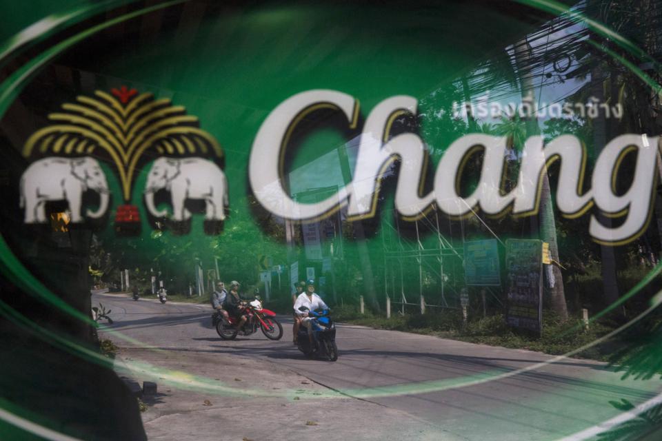 bảng hiệu cho Bia Chang của Thai Beverage ở Koh Samui, Surat Thani tỉnh, Thái Lan