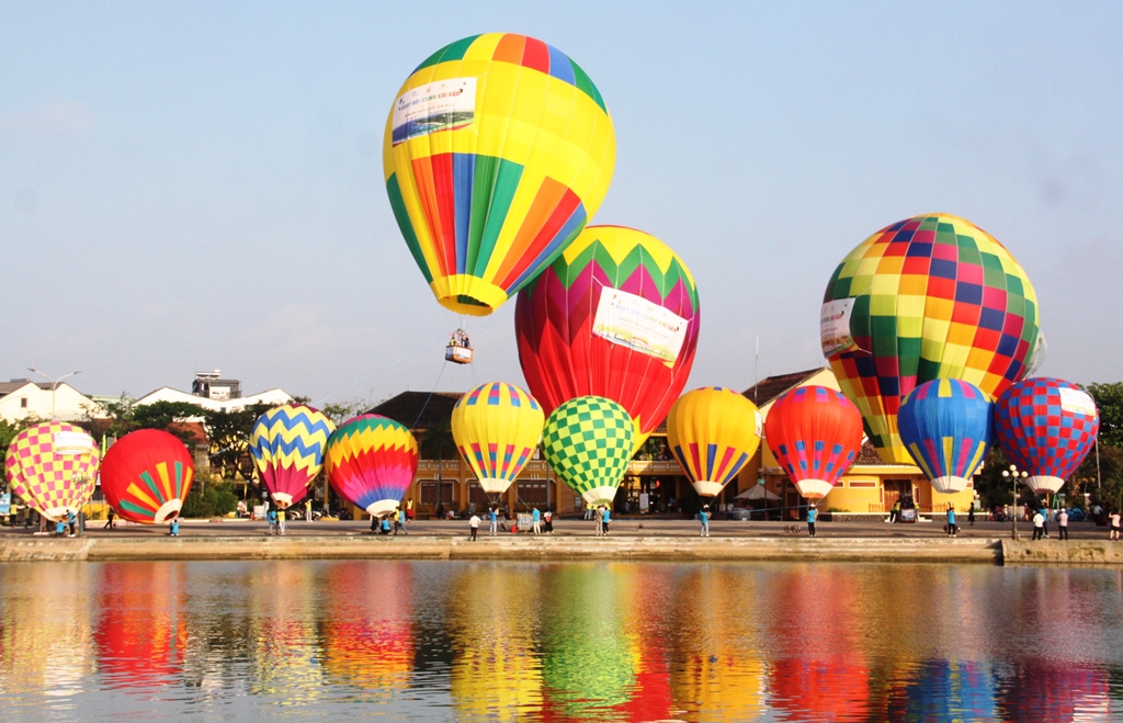Rộn ràng Lễ hội khinh khí cầu tại Hà Tĩnh