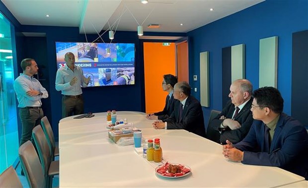 The delegation of the Vietnamese Embassy in Monaco visits 3X Engineering Group - a Monaco enterprise having long-term cooperation with Vietnam (Photo: VNA) The delegation of the Vietnamese Embassy in Monaco visits 3X Engineering Group - a Monaco enterprise having long-term cooperation with Vietnam (Photo: VNA)