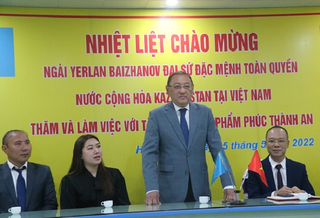 ông Yerlan Baizhanov - Đại sứ đặc mệnh toàn quyền Kazakhstan tại Việt Nam