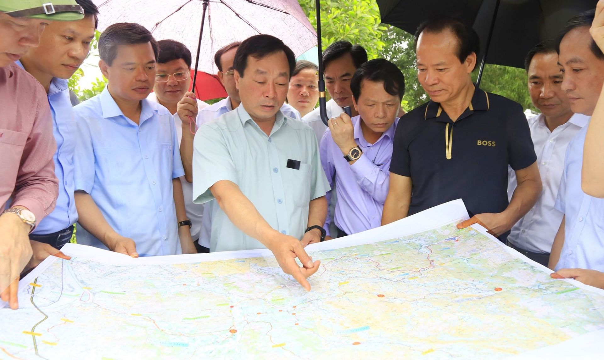 Chủ tịch UBND tỉnh Phú Thọ kiểm tra, khảo sát tuyến đường nối từ Quốc lộ 70B đến Vườn Quốc gia Xuân Sơn