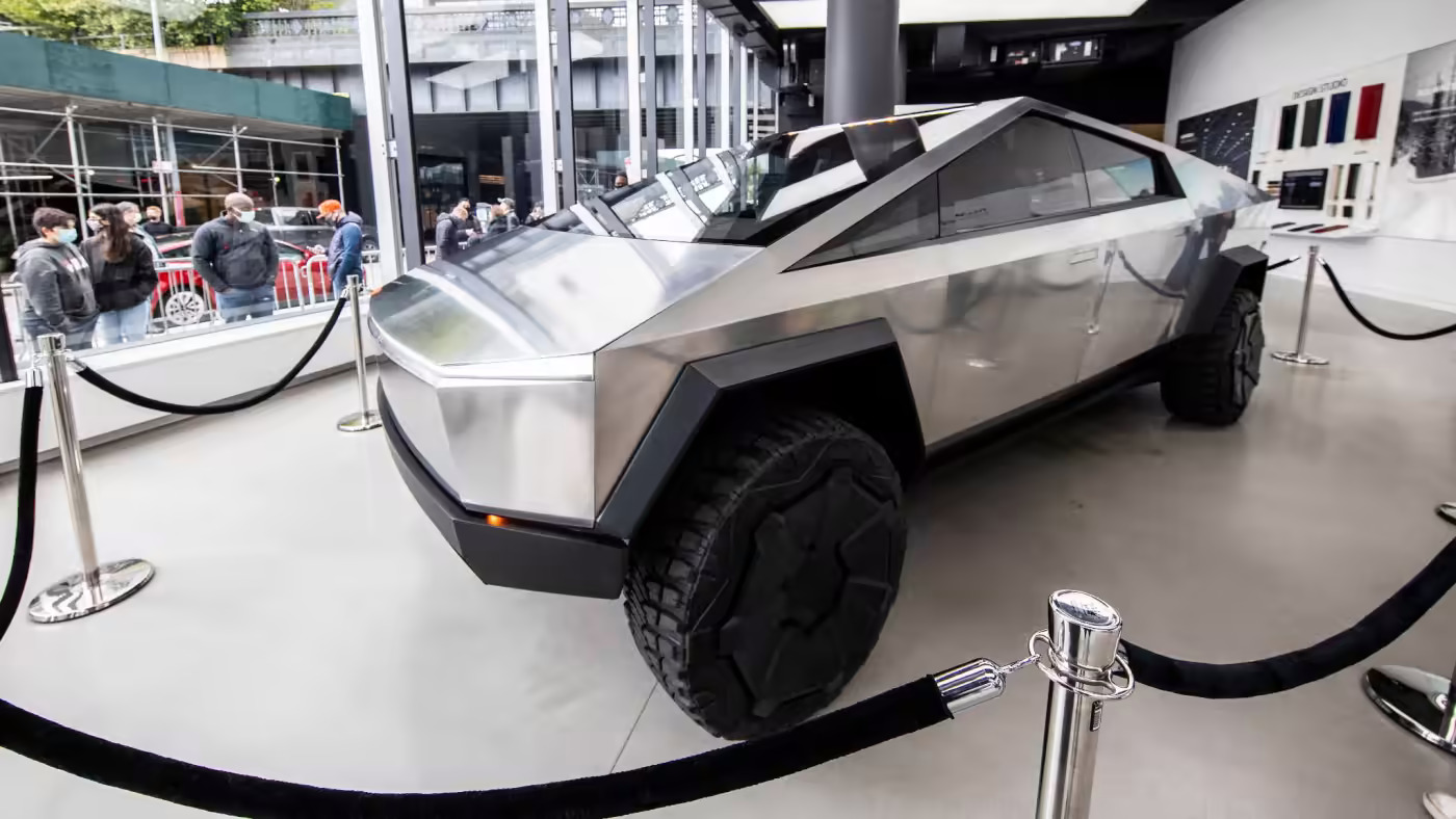 Cybertruck của Tesla được trưng bày ở thành phố New York. © Reuters
