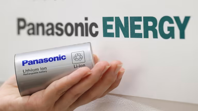 Quyết định của Panasonic về việc xây dựng một nhà máy mới ở Mỹ sẽ phụ thuộc vào lợi nhuận của các loại pin lithium-ion mới được sản xuất tại nhà máy của họ ở quận Wakayama của Nhật Bản.