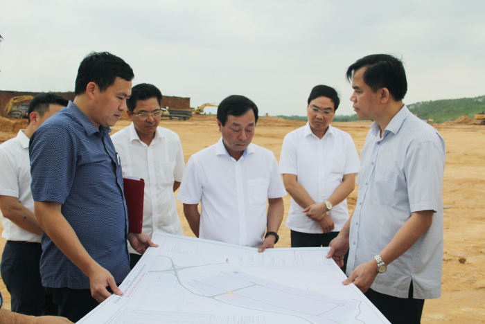 Chủ tịch UBND tỉnh Phú Thọ- Bùi Văn Quang kiểm tra thực tế tại Cụm công nghiệp Vạn Xuân