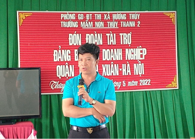 đồng chí: Nguyễn Văn Minh, quận ủy viên, Bí thư Đảng ủy Khối doanh nghiệp quận Thanh Xuân phát biểu ý kiến tại trường MN Thanh Thủy 2