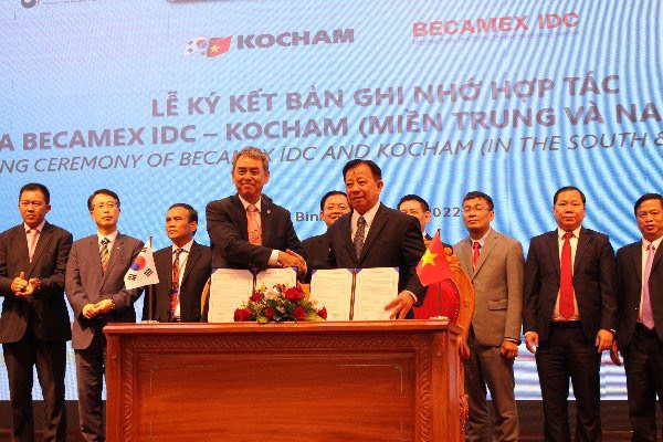 Tổng công ty Becamex IDC ký kết biên bản ghi nhớ hợp tác với Hiệp hội Thương mại và Công nghiệp Hàn Quốc tại miền Trung và Nam Việt Nam.