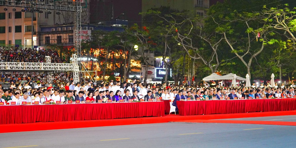 Quang cảnh lễ hội Lễ hội Hoa phượng đỏ Hải Phòng 2022