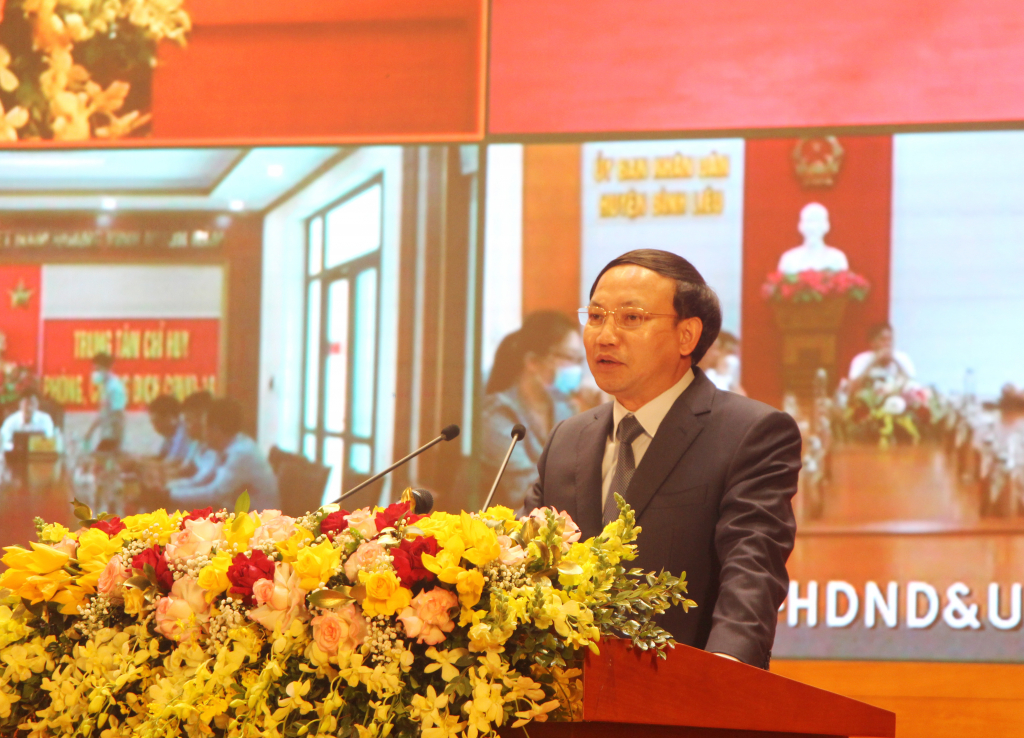 Đồng chí Nguyễn Xuân Ký, Ủy viên Ban chấp hành Trung Ương Đảng, Bí thư tỉnh ủy, Chủ tịch HĐND khai mạc hội nghị và tóm tắt tình hình kinh tế xã hội năm 2021