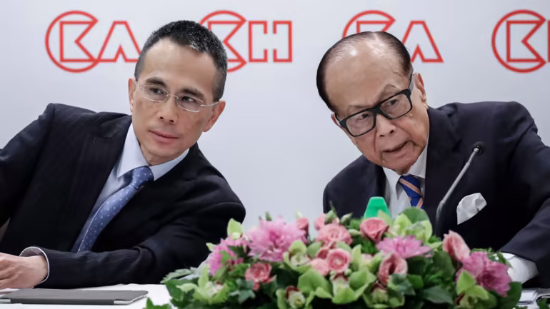 Victor Li, trái và Li Ka-shing vào năm 2017 cho biết họ có kế hoạch mở rộng hơn nữa sang lĩnh vực cho thuê máy bay phản lực 