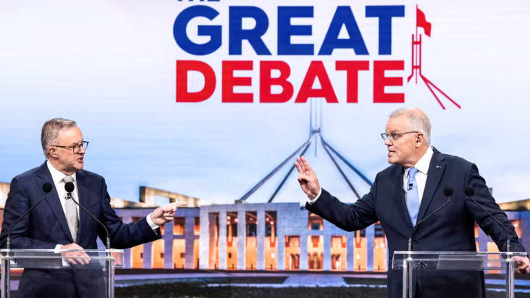 Thủ tướng Australia Scott Morrison và Lãnh đạo phe đối lập Anthony Albanese tranh luận trên truyền hình trực tiếp ở Sydney vào ngày 8 tháng 5. © Reuters