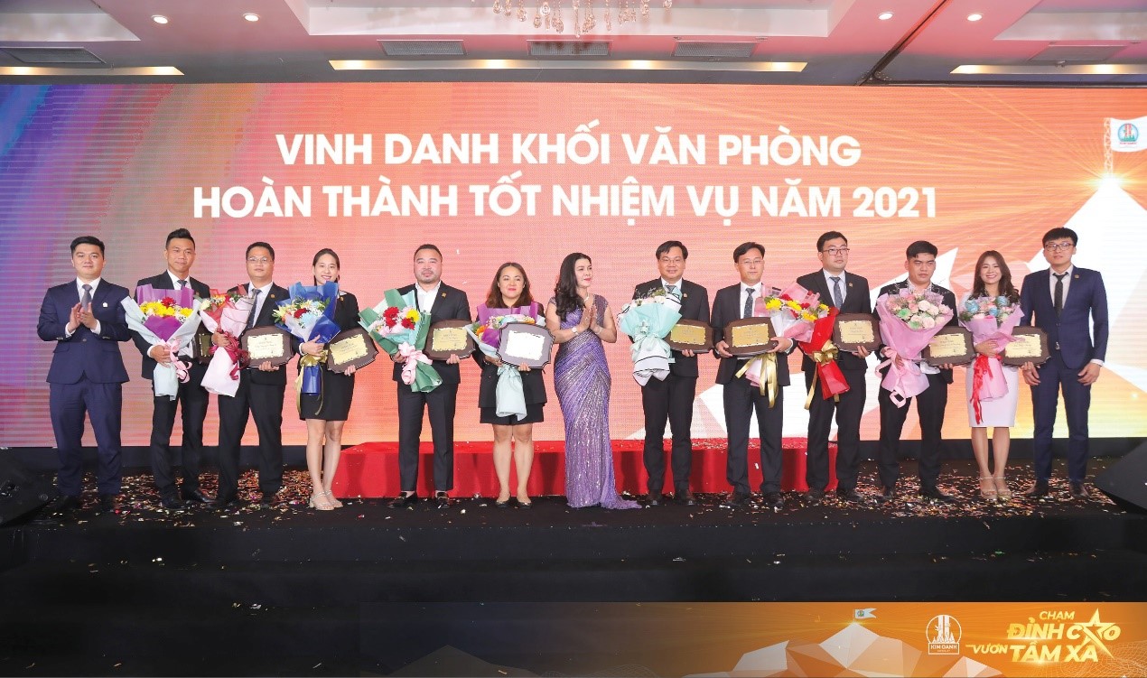 Kim Oanh Group vinh danh những cá nhân, tập thể có thành tích xuất sắc trong năm 2021