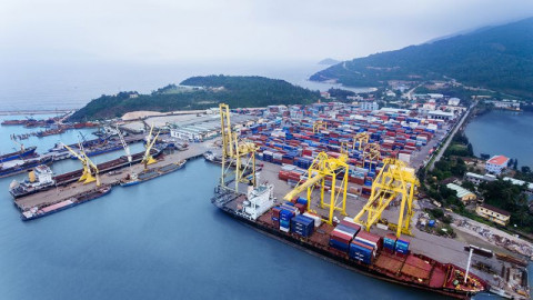 Hàng hóa thông qua cảng biển vẫn tăng trưởng thấp