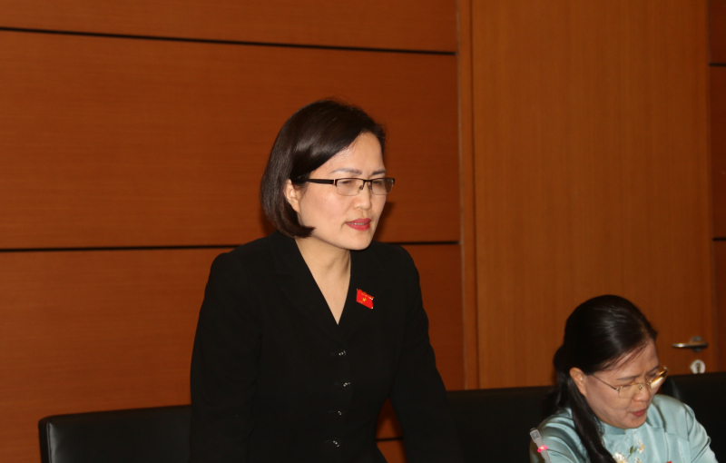 Ủy viên Thường trực Ủy ban Pháp luật Trần Thị Kim Nhung, ĐBQH tỉnh Quảng Ninh phát biểu ý kiến tại phiên thảo luận