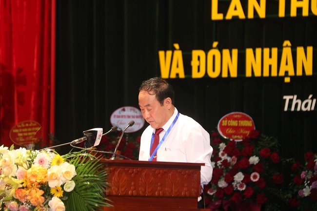 Ông Nguyễn Xuân Tốt - Chủ tịch Hiệp hội khóa IV trình bày báo cáo hoạt động tại Đại hội