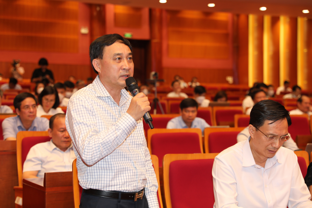 Đại diện Hiệp hội doanh nghiệp Quảng Ninh tham gia ý kiến về giải pháp cải thiện môi trường đầu tư kinh doanh, năng lực cạnh tranh cấp tỉnh.