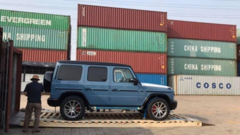 What does the General Department of Customs say about importing vehicles as gifts?