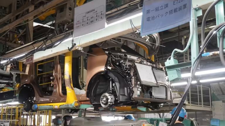 Mitsubishi Motors đã bắt đầu sản xuất xe điện mới được phát triển của mình. (Ảnh của Taro Fujii)