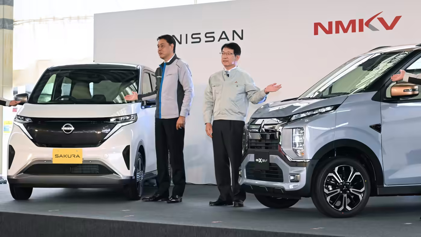 Nissan Motor và Mitsubishi Motors sẽ tung ra các mẫu xe mini chạy điện mới có giá dưới 2 triệu yên (15.700 USD) sau khi trợ giá vào mùa hè này. (Ảnh của Kosuke Imamura)