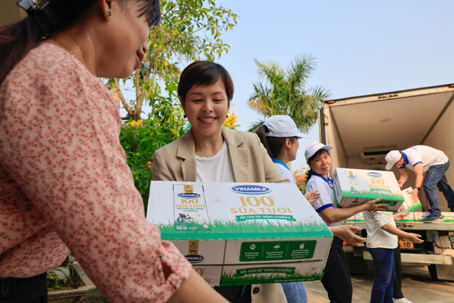 Quỹ sữa vươn cao Việt Nam và Vinamilk khởi động hành trình năm thứ 15, mang 1,9 triệu ly sữa đến với trẻ em