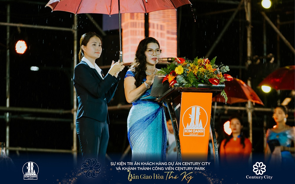 Bà Đặng Thị Kim Oanh – Chủ tịch HĐQT kiêm Tổng Giám đốc Kim Oanh Group chia sẻ tại sự kiện