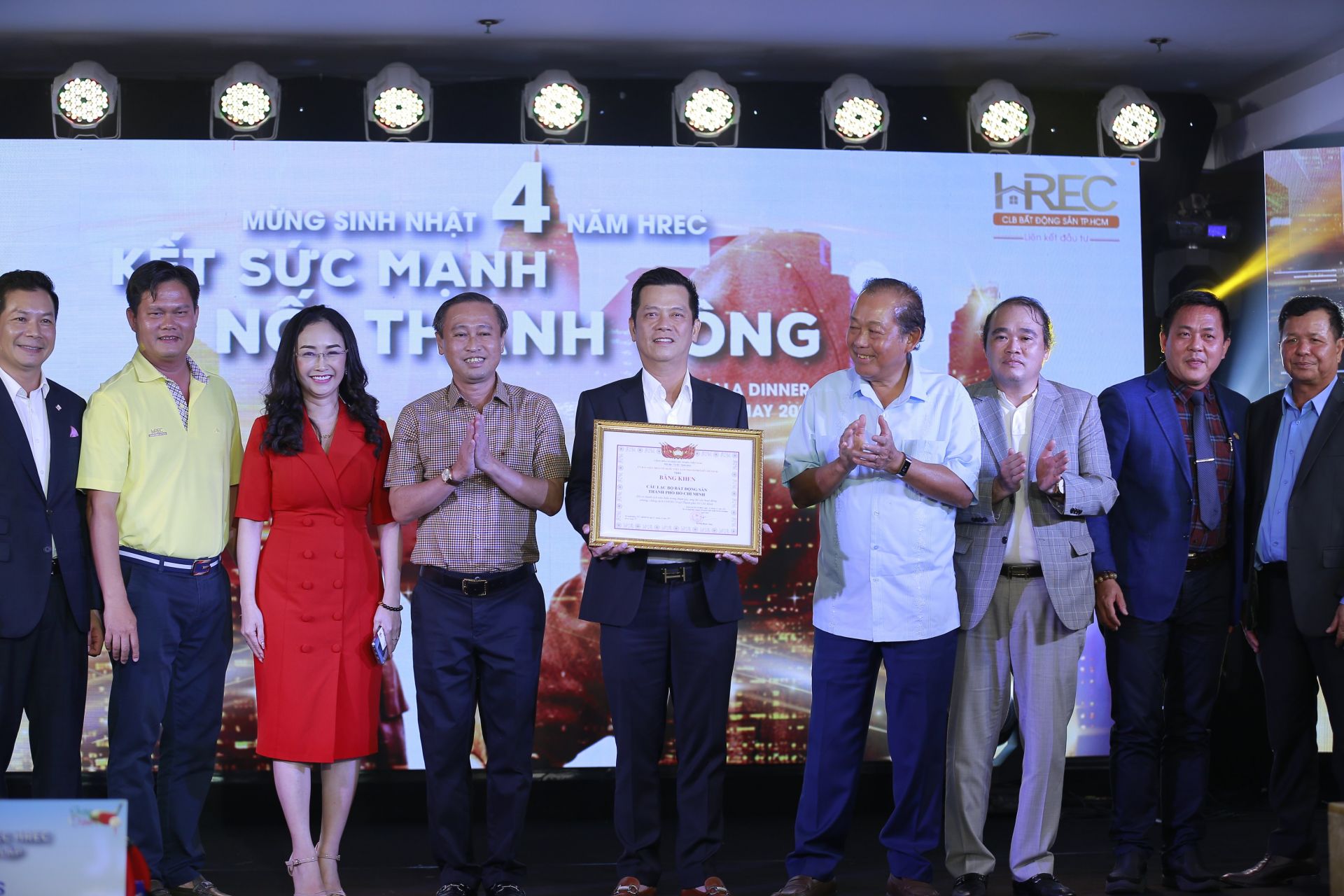UBMTTQVN Thành phố Hồ Chí Minh đã trao tặng bằng khen đến Câu lạc bộ Bất động sản Thành phố Hồ Chí Minh (HREC)