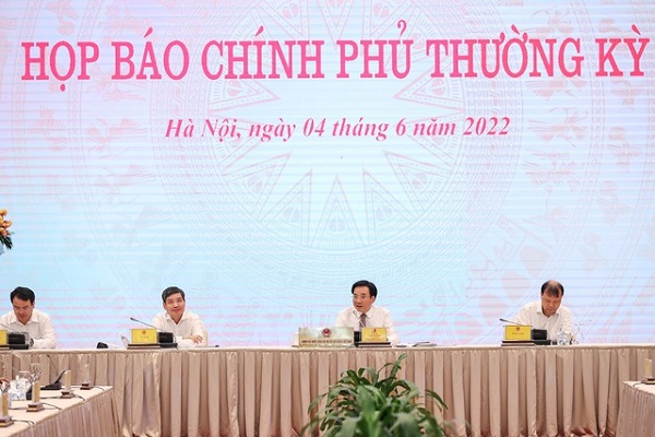 Phiên họp báo Chính phủ thường kỳ tháng 5 diễn ra chiều 4/6 tại Hà Nội (Ảnh: VGP/Nhật Bắc)