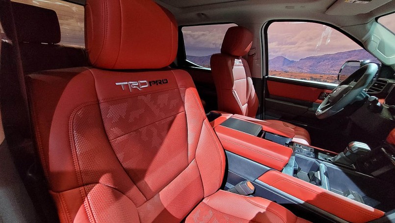 Toyota Tundra 2022 vẫn được trang bị 5 chỗ ngồi với hàng ghế sau khá rộng rãi