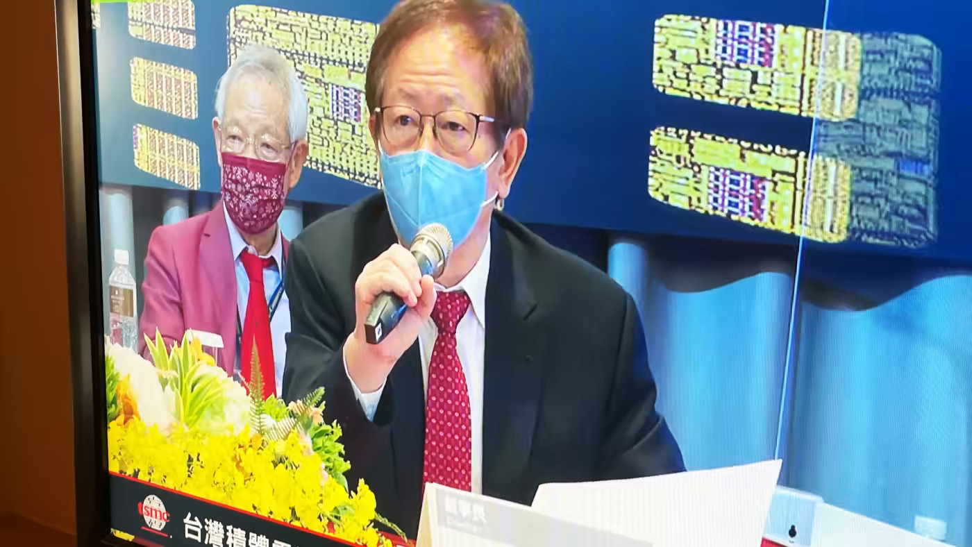 Chủ tịch TSMC Mark Liu phát biểu trong buổi phát trực tiếp cuộc họp cổ đông thường niên của nhà sản xuất chip Đài Loan vào ngày 8 tháng 6. (Ảnh của Cheng Ting-Fang)
