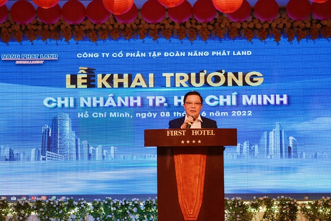Ông Đỗ Doãn Năng_Chủ tịch HĐQT kiêm Tổng giám đốc điều hành Năng Phát Land phát biểu tại buổi lễ khai trương