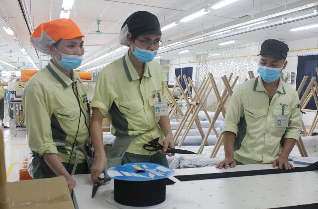 Công ty TNHH Midori Apparel Việt Nam - Hòa Bình  doanh nghiệp FDI hoạt động SX-KD hiệu quả tại Khu công nghiệp Lương Sơn.