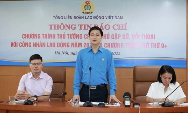Ông Ngọ Duy Hiểu, Phó Chủ tịch Tổng Liên đoàn Lao động Việt Nam tại buổi Họp báo về chương trình Thủ tướng Chính phủ gặp gỡ, đối thoại với công nhân lao động