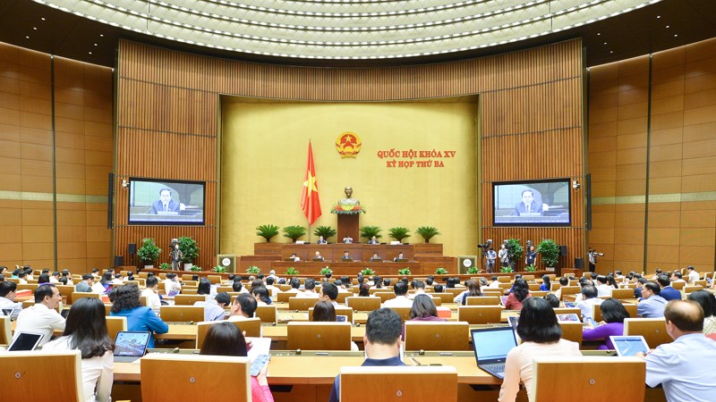 Discussion session at the Hall on socio-economic and state budget on the morning of June 2