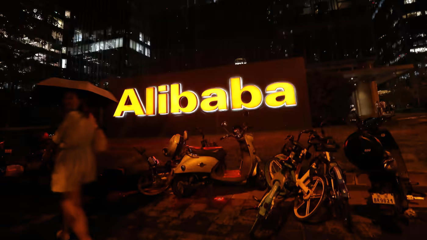 Tập đoàn Alibaba đang phải đối mặt với sự cạnh tranh gay gắt hơn và sự đàn áp của chính phủ Trung Quốc đối với các doanh nghiệp internet. © Reuters