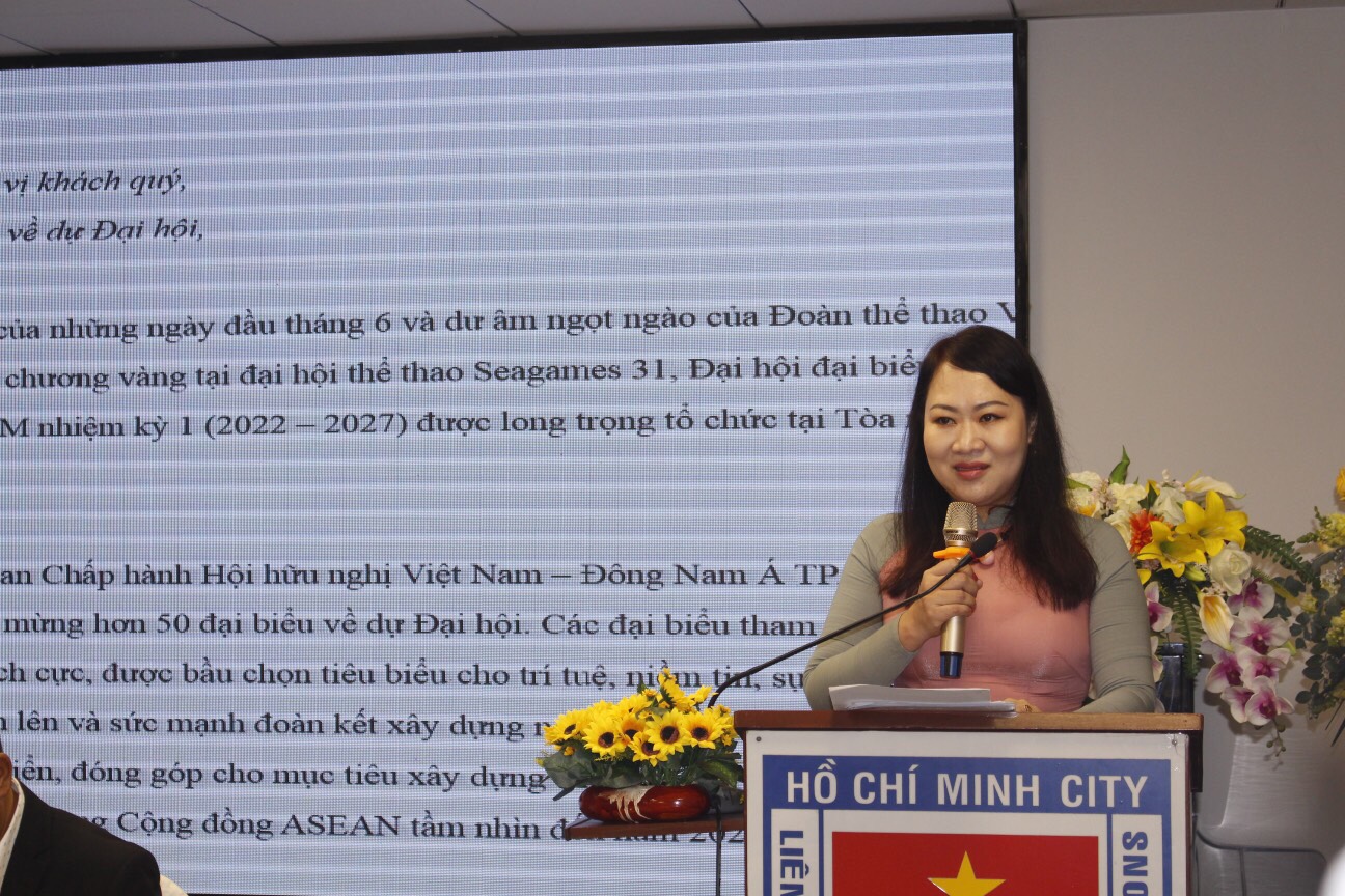 Assoc. Dr Phan Thi Hong Xuan speaks during the beginning of the Vietnam-Southeast Asia Friendship Association Congress, a term I: 2022-2027.