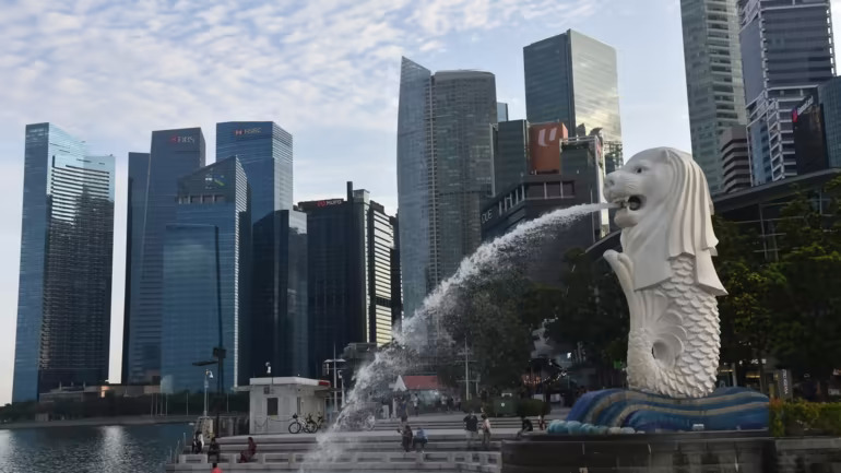 Giá cả ở Singapore đang tăng nhanh, khiến thành phố này không còn hấp dẫn đối với các quỹ đầu cơ Hồng Kông đang tìm cách chuyển địa điểm. (Ảnh của Takashi Nakano)