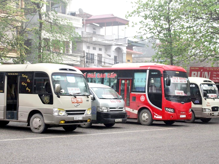 Các phương tiện vận tải tuyến ngoại tỉnh đã hoạt động ổn định trở lại tại Bến xe khách Việt Trì, đáp ứng nhu cầu đi lại của người dân.