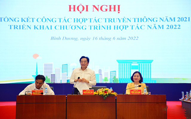 Đồng chí Nguyễn Hoàng Thao, Phó bí thư Thường trực Tỉnh ủy Bình Dương phát biểu tại hội nghị