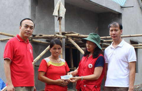 Trao 6 nhà “Chữ thập đỏ” cho hộ nghèo tại huyện Đà Bắc (Hòa Bình)