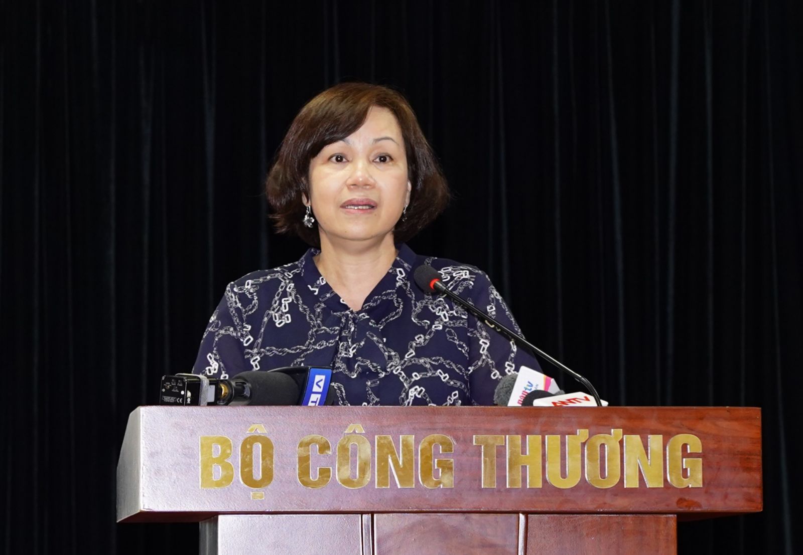 Bà Lê Việt Nga -  Phó Vụ trưởng Vụ Thị trường trong nước