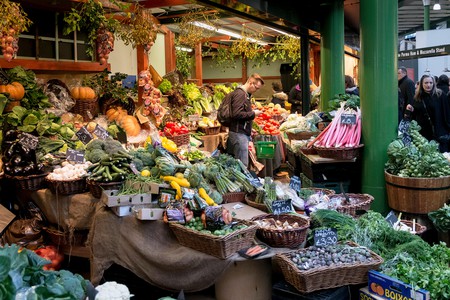 Chợ Borough của London nổi tiếng với trái cây tươi và rau (ảnh: Meibion)